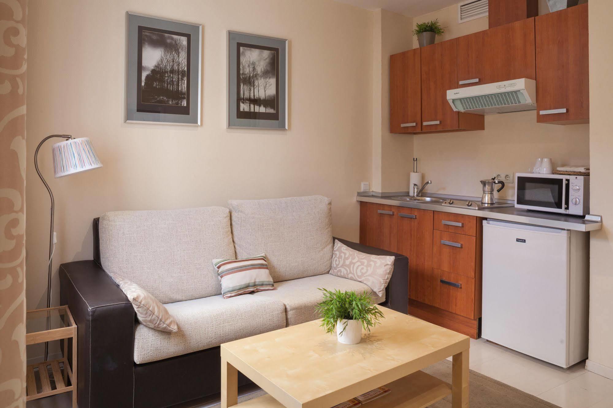 Apartamentos Altamira Seville Exterior photo