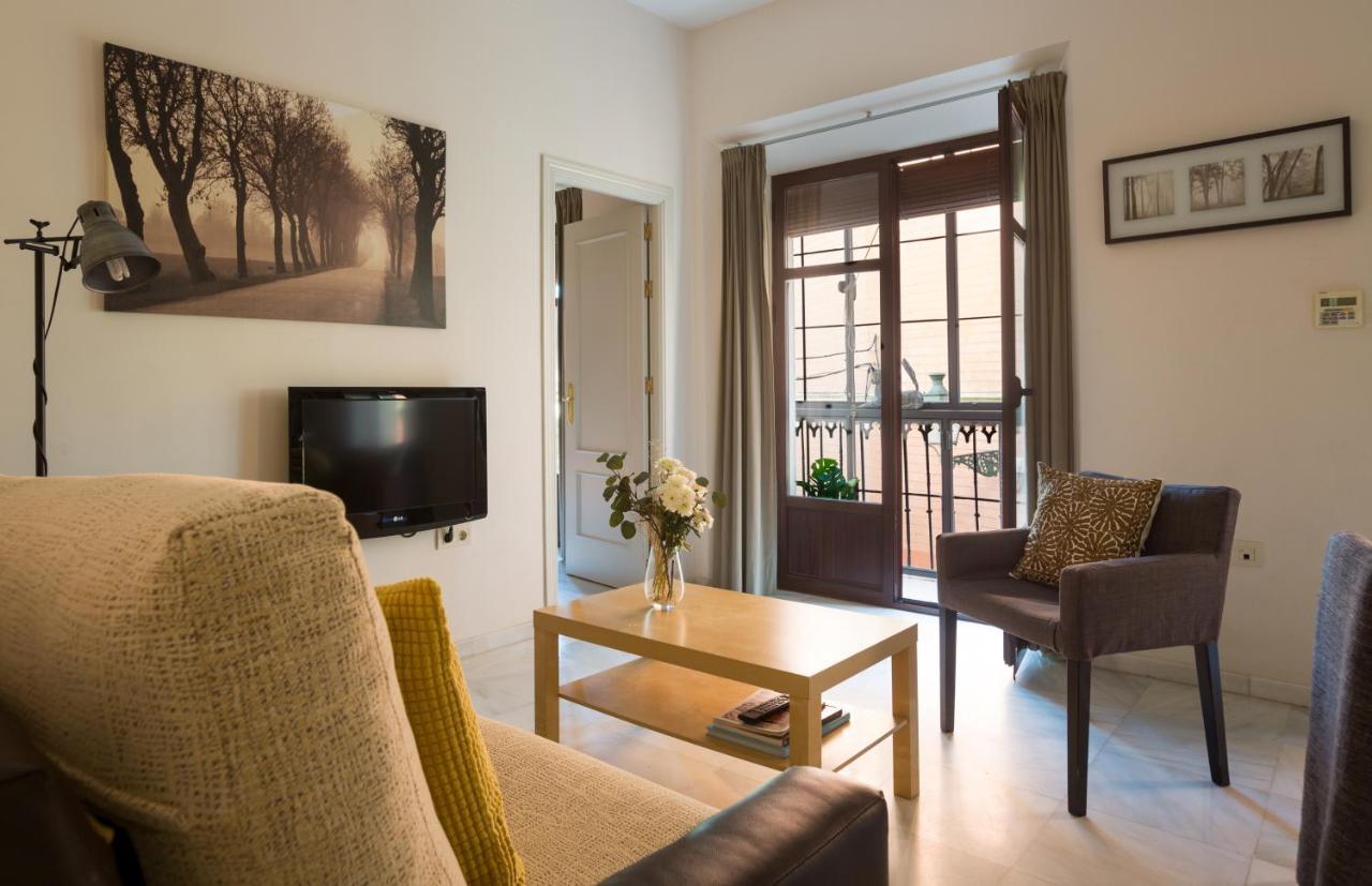 Apartamentos Altamira Seville Exterior photo