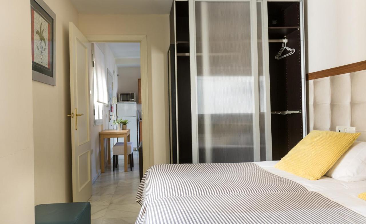 Apartamentos Altamira Seville Exterior photo