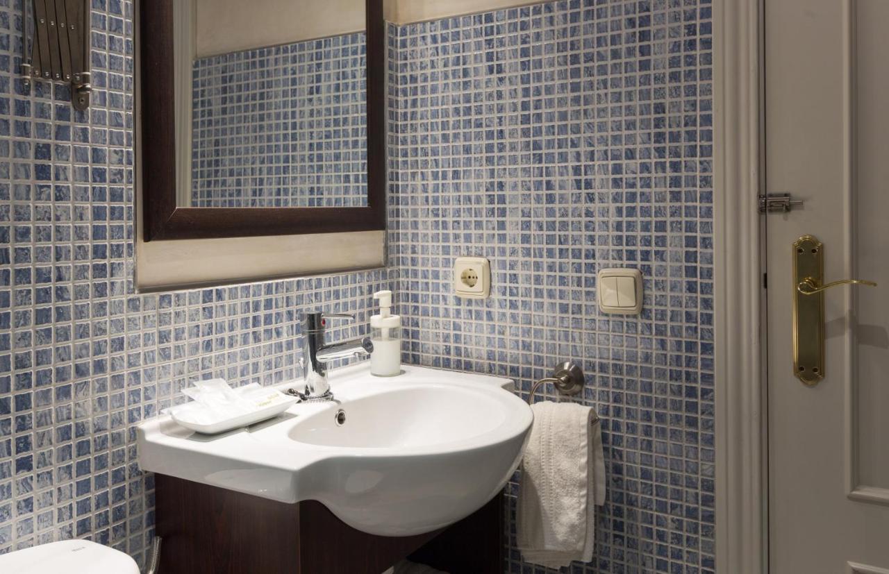 Apartamentos Altamira Seville Exterior photo