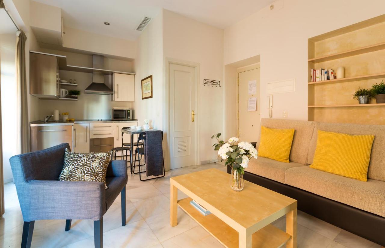 Apartamentos Altamira Seville Exterior photo